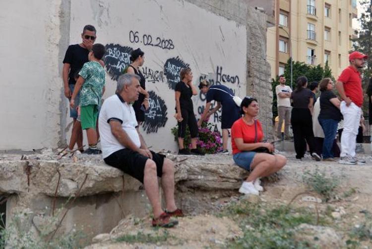 GÖZYAŞI DÖKTÜLER