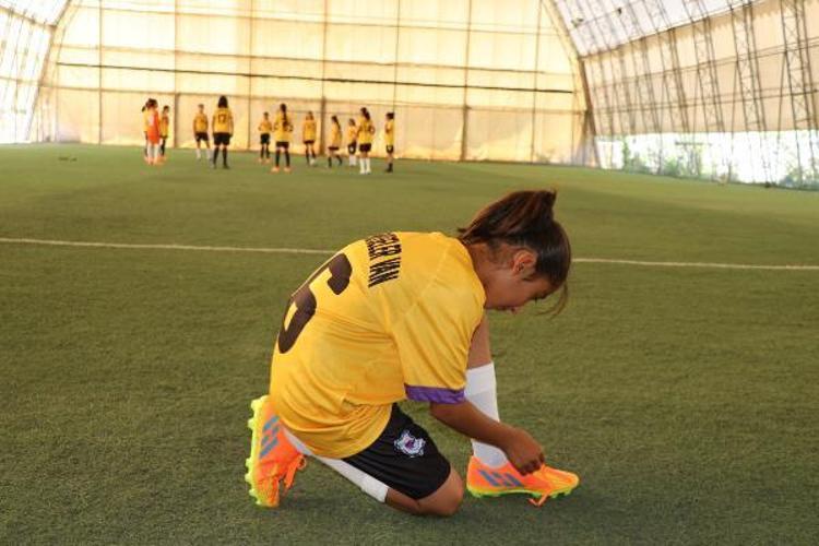 VİDEOLARDAN KRİKETİN NASIL YAPILDIĞINI ÖĞRENDİK