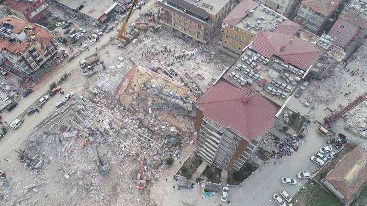 DEPREME DAYANIKLI DEMİŞLERDİ MEZAR OLDU