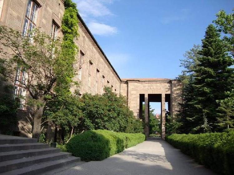 YURT DIŞINDAN GETİRİLEN BİTKİ TÜRLERİ VAR