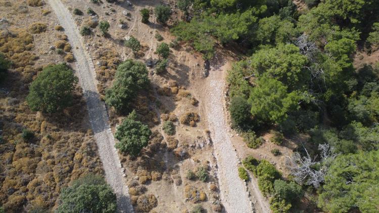 KALINTILAR YAKLAŞIK 200 YILLIK