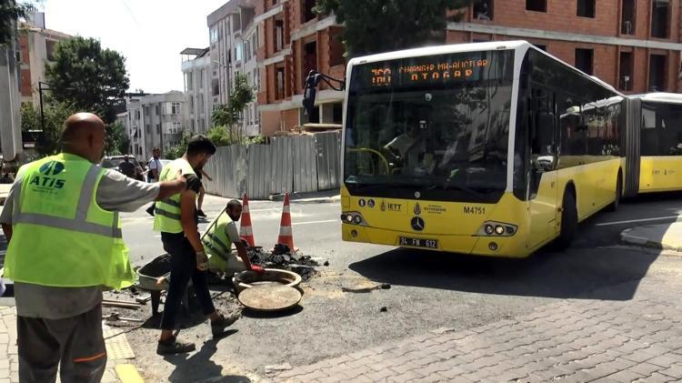 KÖRÜKLÜ OTOBÜS TRAFİĞİ KİLİTLEDİ