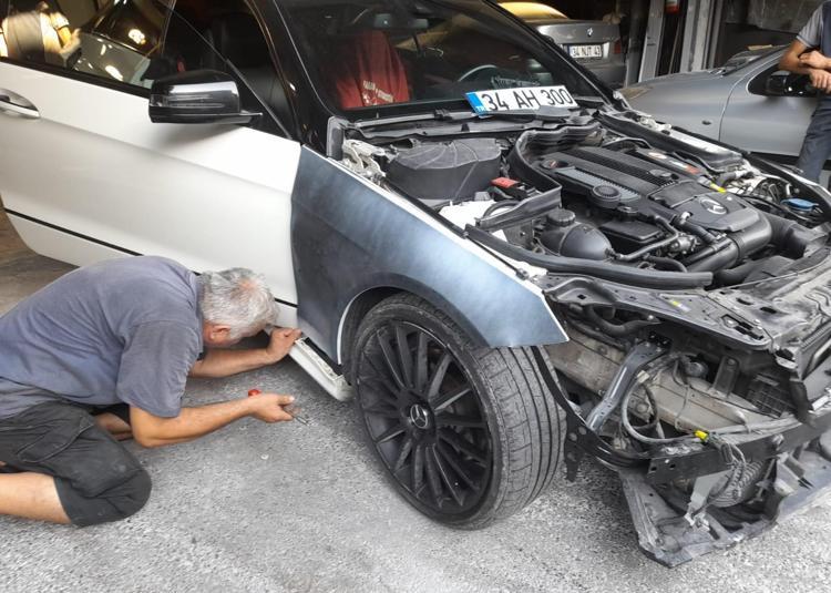 BU ARABA SERVİSTEN BİR AYDIR ÇIKMADI