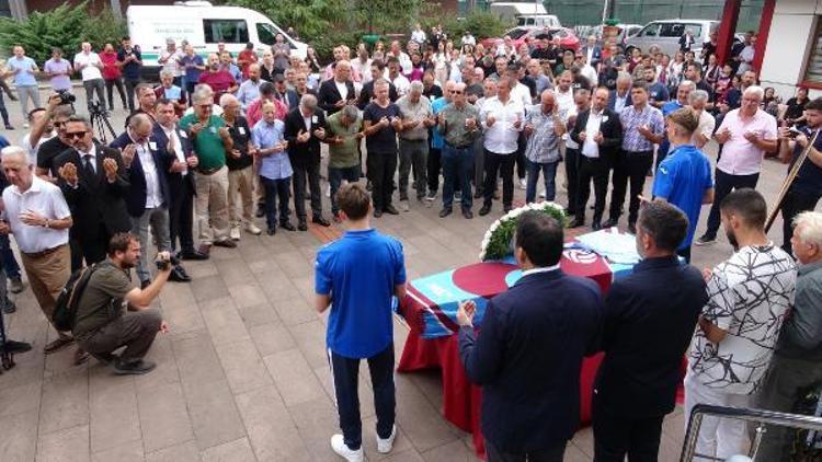 TABUTUNA TRABZONSPOR BAYRAĞI ÖRTÜLDÜ