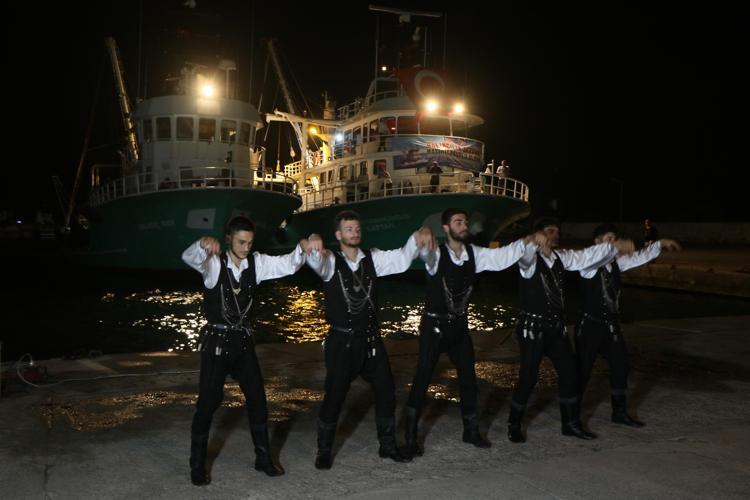 KARADENİZİN BEREKETİ BALIKÇILARIMIZIN ÜZERİNDE OLSUN