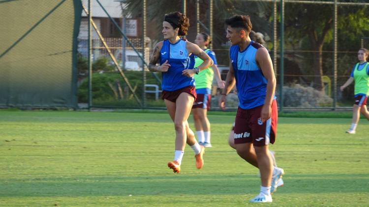 ‘ORTA SAHA OYNUYORUM, SAĞ BEK DE OYNAYABİLİRİM’