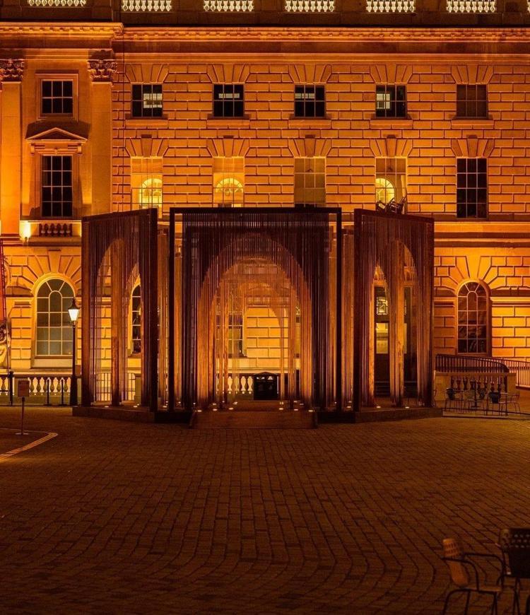 KİNETİK HEYKELLERİ SOSYOLOJİ, PSİKOLOJİ VE FİZİKLE HARMANLADIM