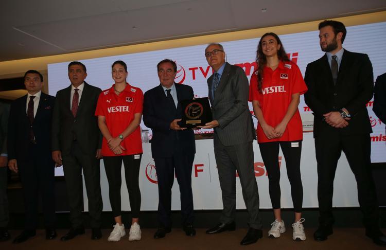 MEHMET AKİF ÜSTÜNDAĞ: MİSLİ, BUGÜN İTİBARIYLA SULTANLAR LİGİ VE A MİLLİ KADIN VOLEYBOL TAKIMIMIZIN SPONSORU OLDU