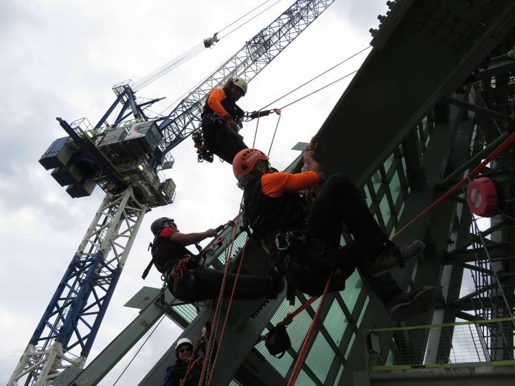 40 KİŞİLİK EKİP 353 METREDE ÇALIŞIYOR