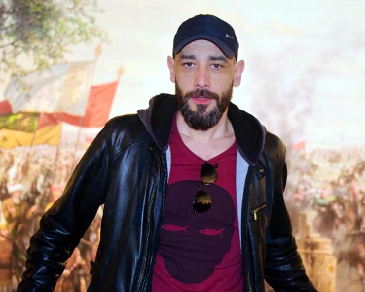 YALNIZ ÖLECEKSİZ DİYE TEHDİT EDİYORDU