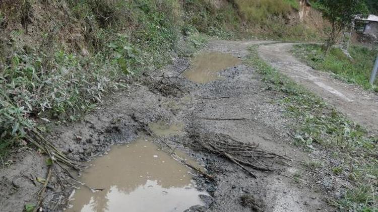 YOLDA KALAN TURİSTLERE YARDIM EDİYORUZ