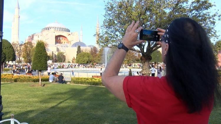 HRİSTİYAN KATEDRALİ OLSUN, MÜSLÜMAN CAMİSİ OLSUN BENİM İÇİN İLHAM VERİCİDİR