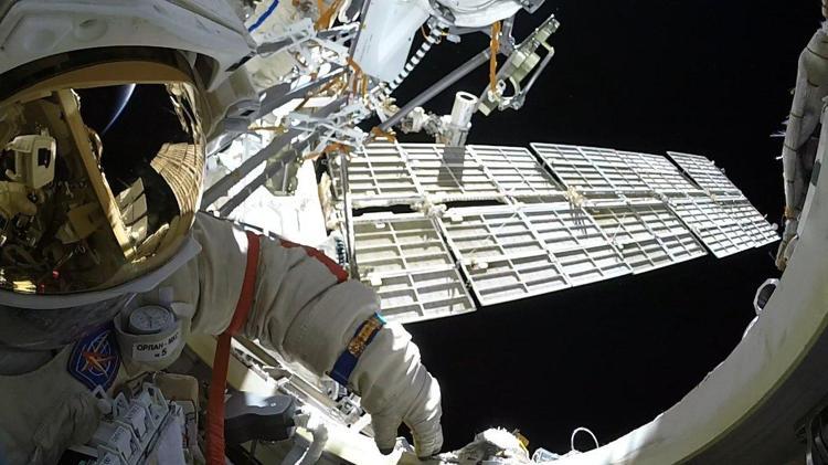 ‘ANTALYA’DAKİ ARKADAŞLARIM UZAYDAN FOTOĞRAFLARINI ÇEKMEMİ İSTİYOR’