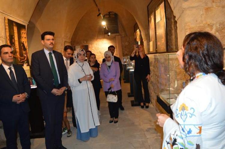 ‘PARFÜMLERİ İLE BERABER İÇECEKLERİYLE HEM KOKLUYORUZ HEM TADIYORUZ’