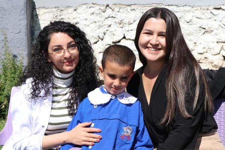 ‘ÖĞRENCİLERİMİZ KOŞARAK BİZE SARILIYOR