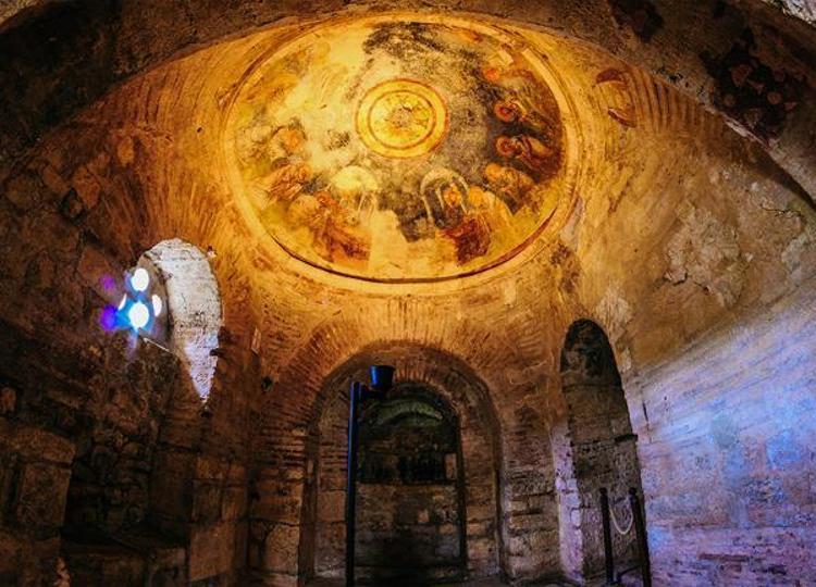 ANTALYADA DOĞDU VE YAŞADI