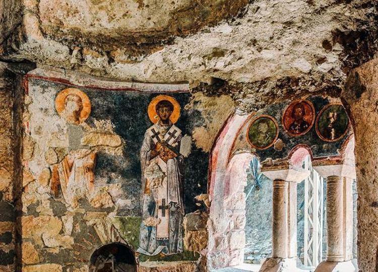 30 YILDIR KİLİSE KAZILARINDA GÖREV ALDI