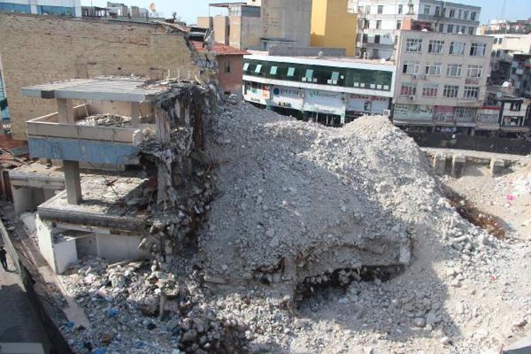 ‘DEPREMDE YIKILDI SANIYORLAR’