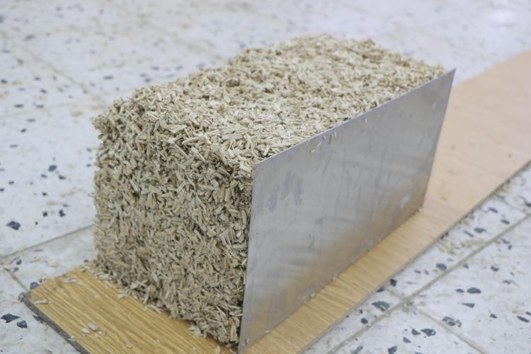 TUĞLANIN YARISI KADAR AĞIRLIĞA SAHİP