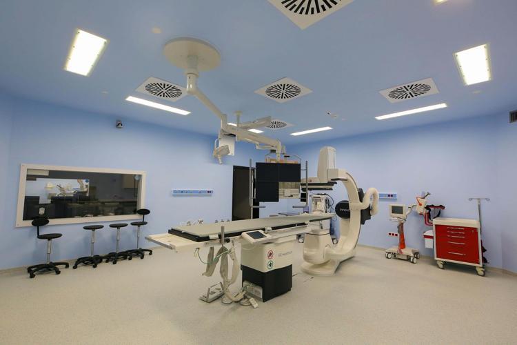 YÜKSEK TEKNOLOJİLİ CİHAZLARLA HİZMET