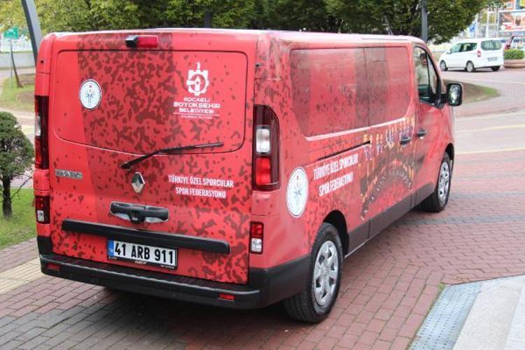 TAHİR BÜYÜKAKIN: ENGELLERİ TANIMIYORUZ