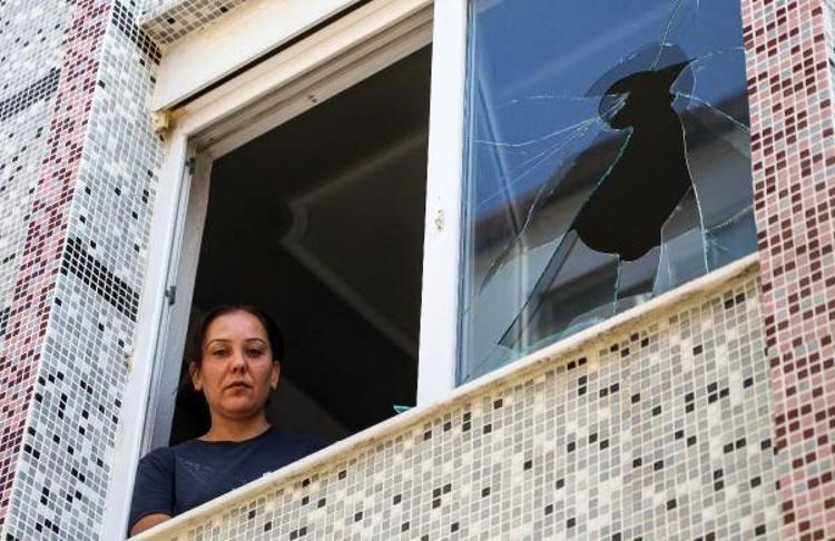 CAMLARI KIRIP GİTTİ