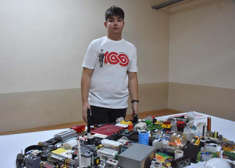 HERKESİN GÖRECEĞİ ŞEKİLDE SERGİLEYECEĞİZ