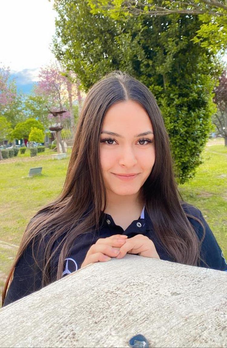 GÜÇLÜKLE ARAÇTAN ÇIKABİLDİ