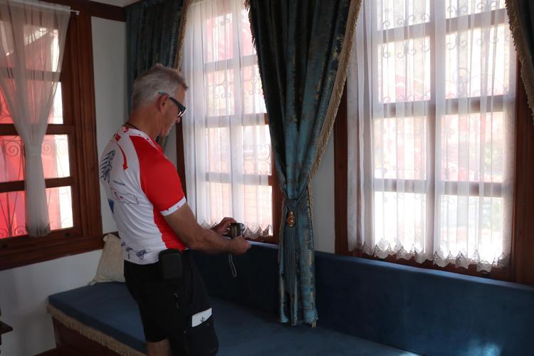 ‘BU KONAK GEÇMİŞLE, YAŞADIĞIMIZ ANI BİRLEŞTİREN BİR KONAK’