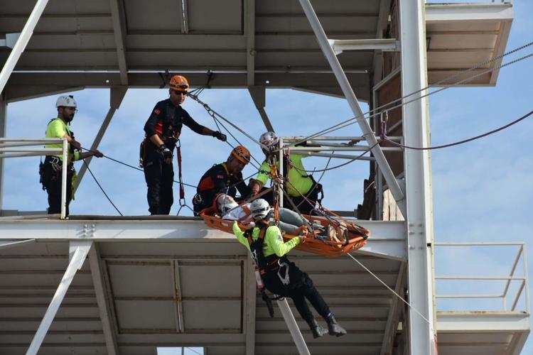 TEMSİLİ YARALILAR KURTARILIP, HASTANEYE KALDIRILDI