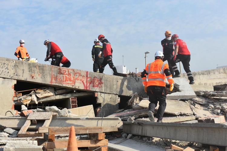 50İNİN ÜZERİNDE ARAMA KURTARMA EKİBİMİZ VAR