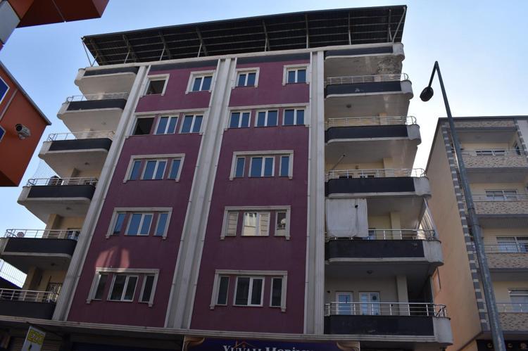 ‘ŞANS ESERİ EVDE KİMSE YOKTU’