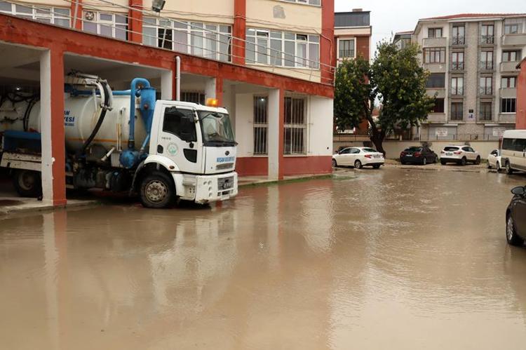 TAHTALARIN ÜZERİNDE YÜRÜDÜLER
