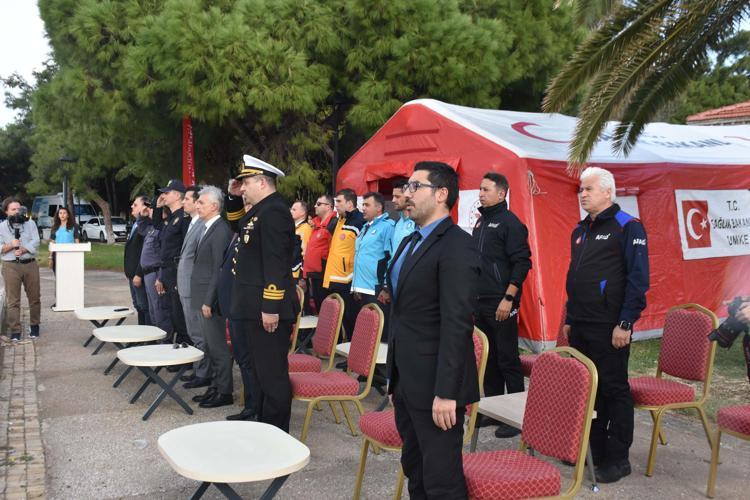 SENARYO GEREĞİ 25 KİŞİLİK TEKNE ALABORA OLDU