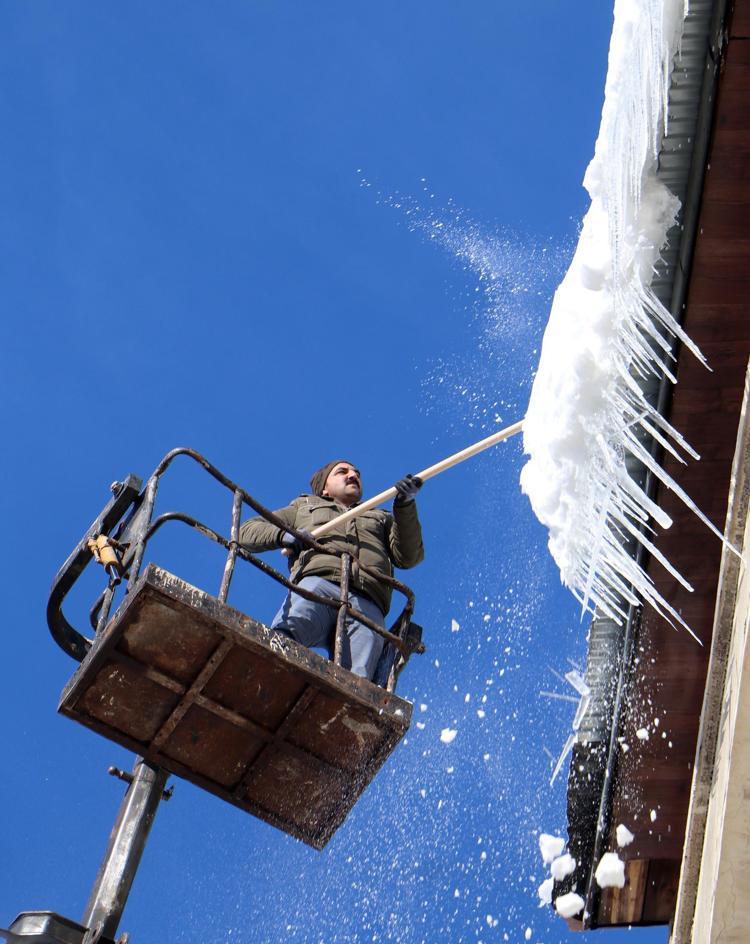 ÇATILARI DÜZELTMELİ