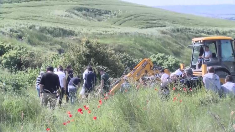 ÇİFTLİK EVİNDE GENÇ KADIN VE ÇOCUKLARINI SIRAYLA ÖLDÜRMÜŞLER