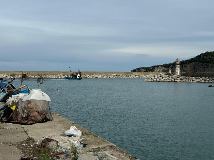 FİLYOS’TAKİ LOJİSTİK GEMİLERİ, AMASRA LİMANINA GETİRİLDİ