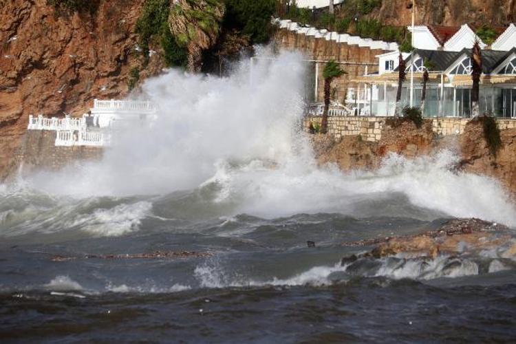 MANAVGATTA 3 BALIKÇI TEKNESİ BATTI