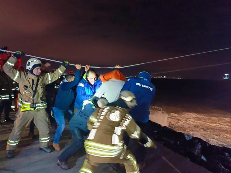 MÜRETTEBAT KURTARILDI