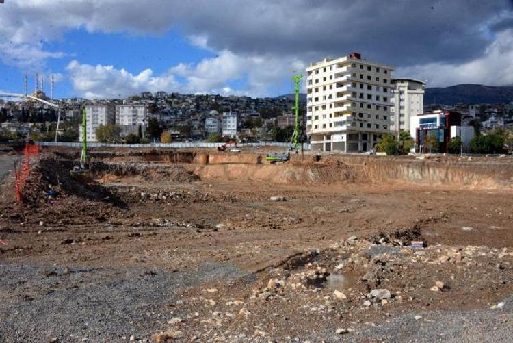 15 BİN 510 FORE KAZIK ÜZERİNE YAPILIYOR