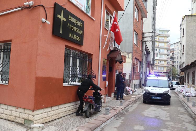 PASTÖR TOKATLI: İBADETHANEYE SAYGI GÖSTERİLEMESİ GEREKİYOR