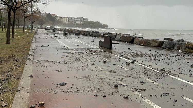 İstanbul Valiliği: Fırtınada 1 kişi öldü
