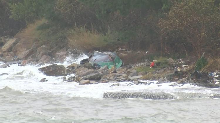 TRAFİK LEVHASI DEVRİLDİ