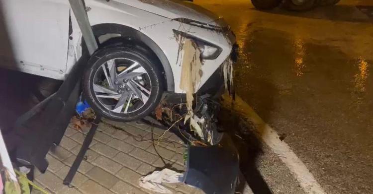 TİRİLYE MAHALLESİNDE DÜKKANLARI SU BASTI