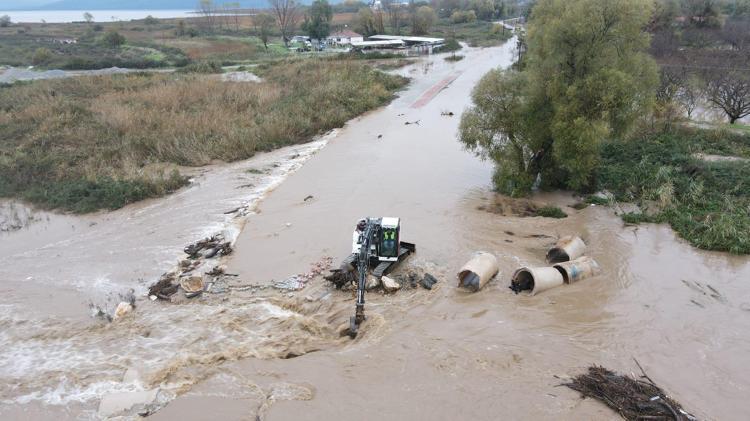 PREFABRİK EV ÇÖKTÜ