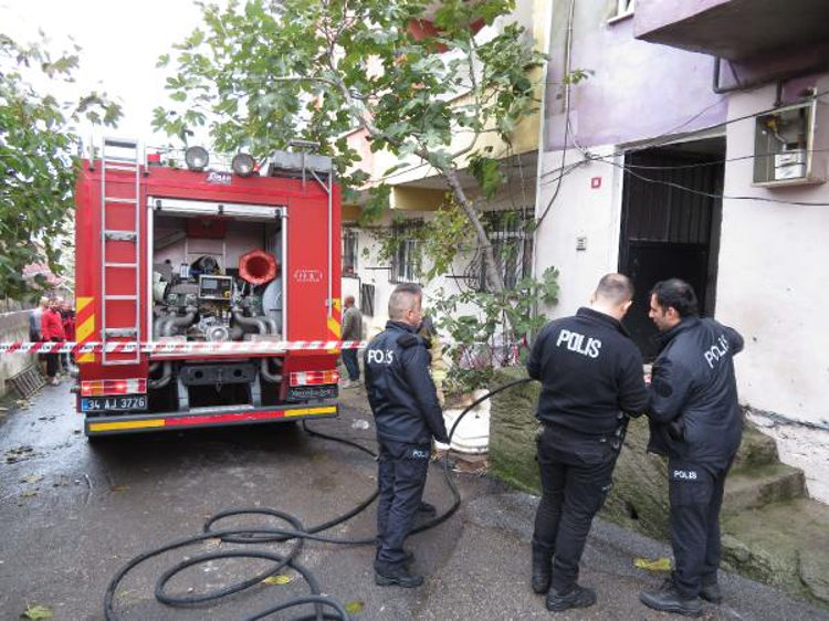 MAHALLELİ MAHSUR KALAN 2 KİŞİYİ KURTARDI