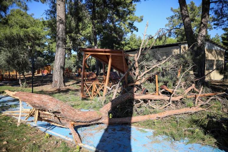 ETRAFI TEMİZLİYORUZ