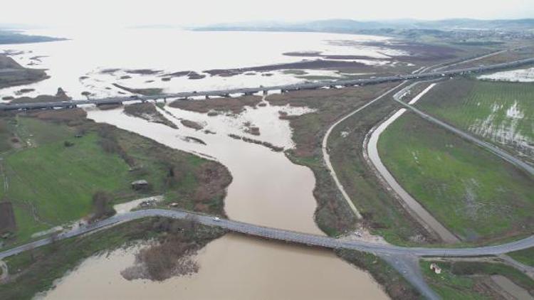 BÜYÜKÇEKMECE GÖLÜNDE ORTAYA ÇIKAN ÇAKMAK HATTI TEKRAR SU ALTINDA KALDI