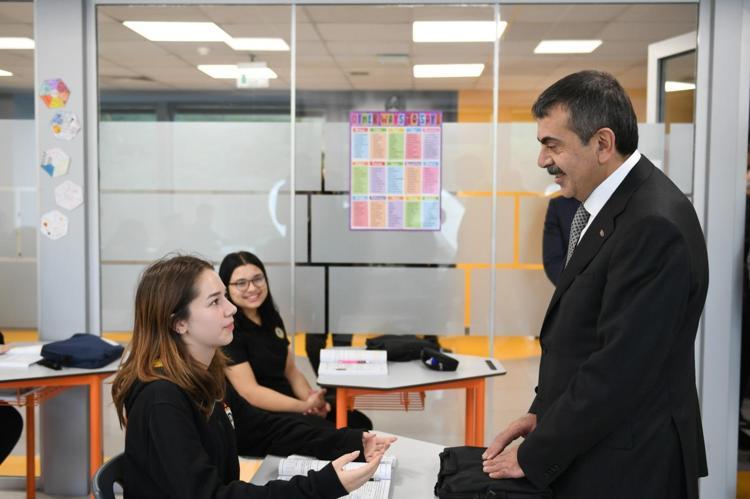 MESLEKİ EĞİTİMİ REVİZE EDECEK BİR PROGRAM HAYATA GEÇİRMEK İSTİYORUZ