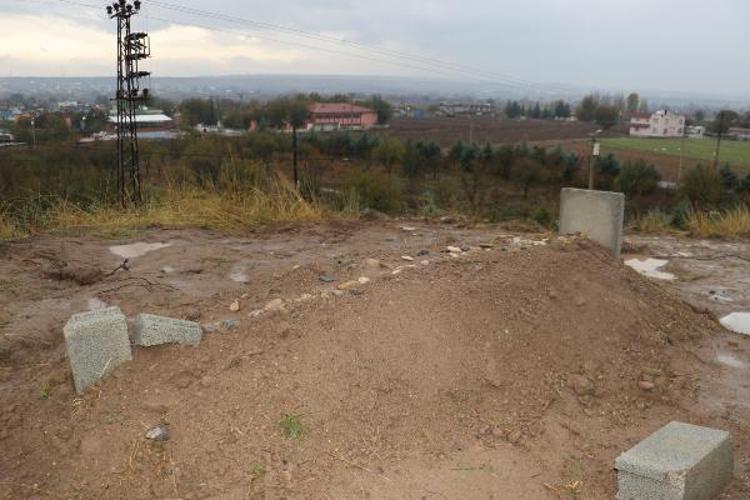 ‘ELEKTRİK, CENAZE DEFNEDİLDİKTEN SONRA GELDİ’